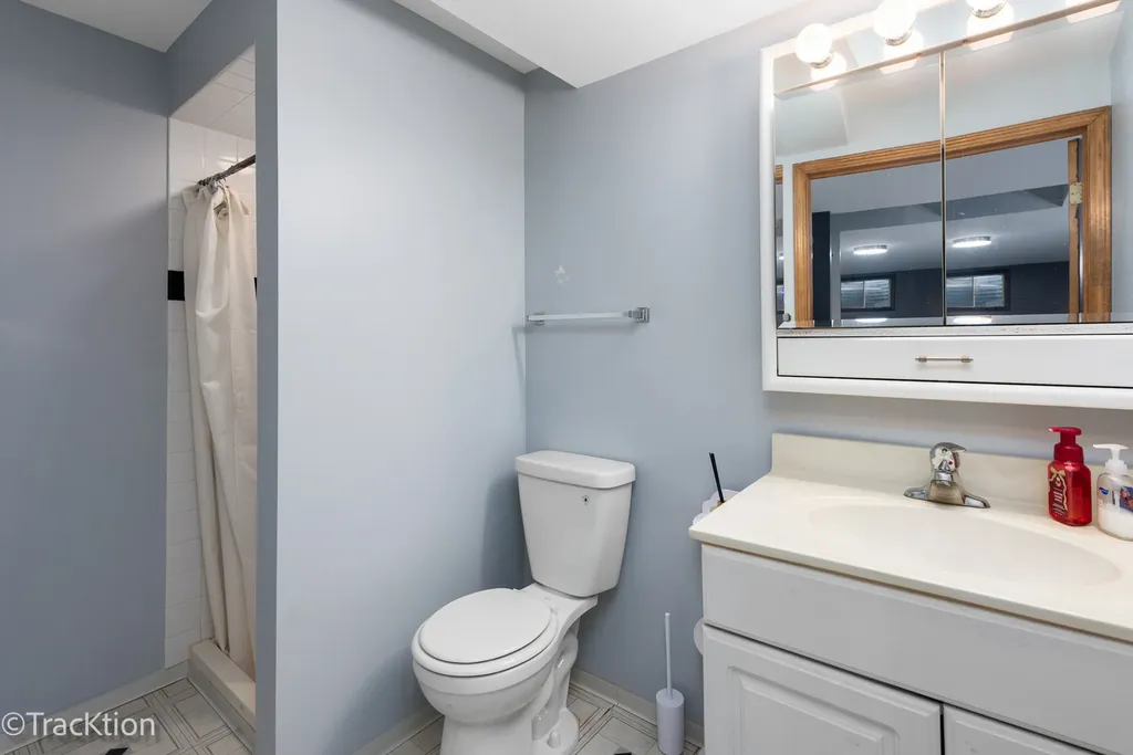 360 Lakeview Drive Aurora IL 60506