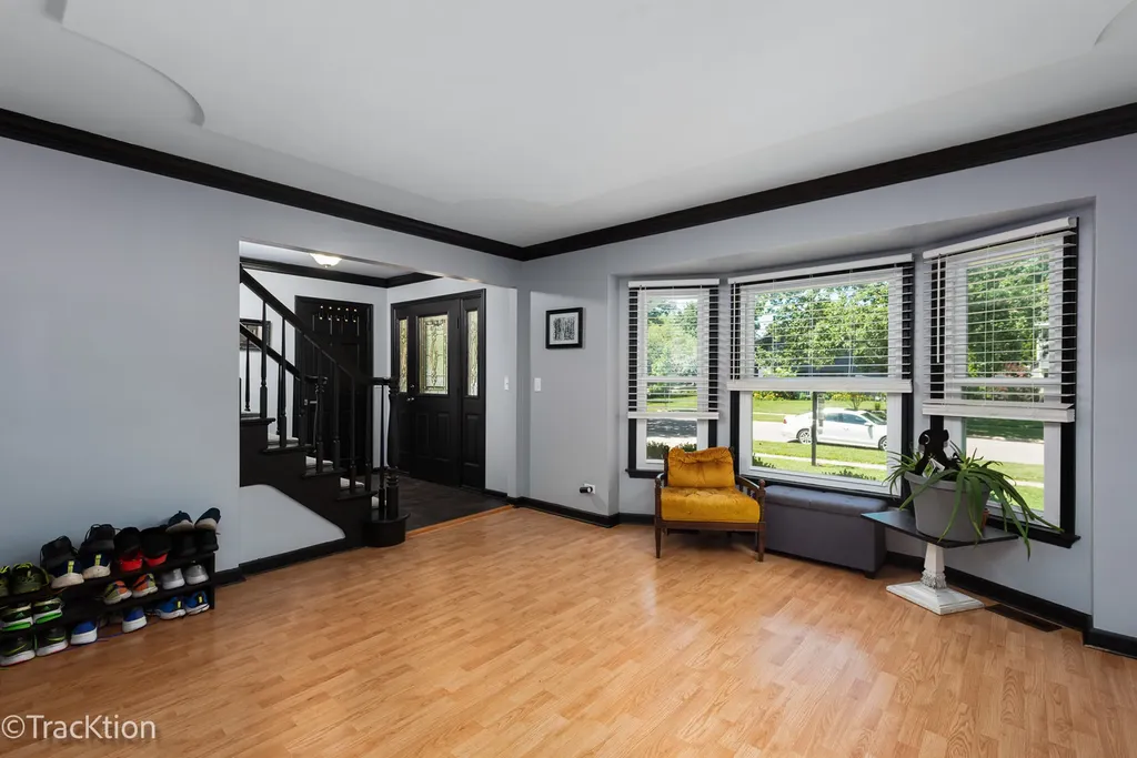 360 Lakeview Drive Aurora IL 60506
