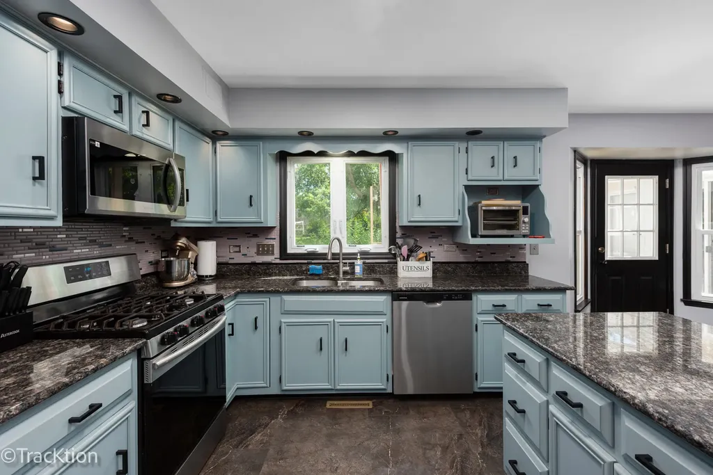 360 Lakeview Drive Aurora IL 60506