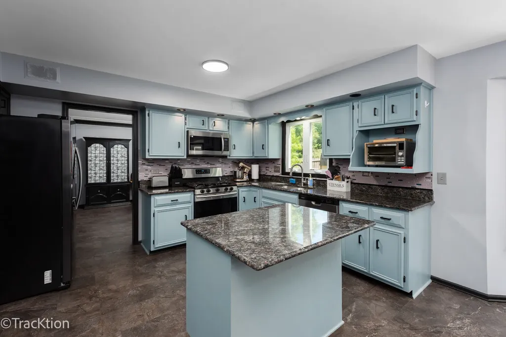 360 Lakeview Drive Aurora IL 60506