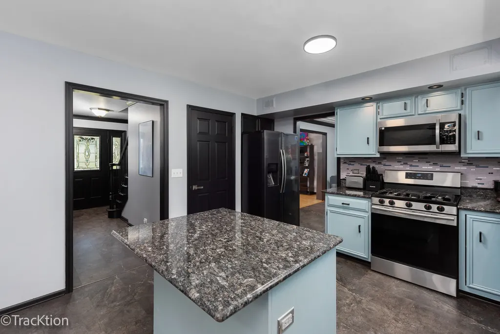 360 Lakeview Drive Aurora IL 60506