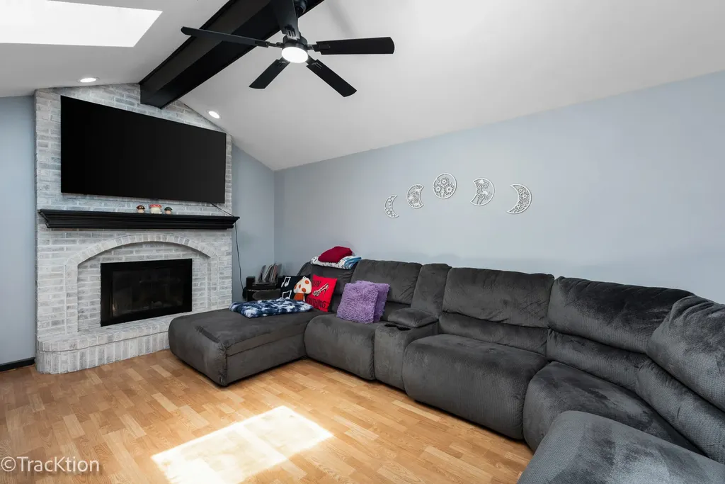 360 Lakeview Drive Aurora IL 60506