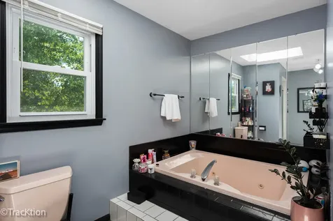 360 Lakeview Drive Aurora IL 60506