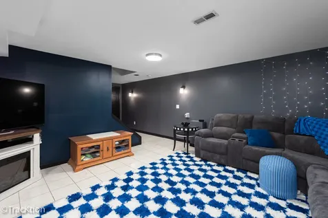 360 Lakeview Drive Aurora IL 60506
