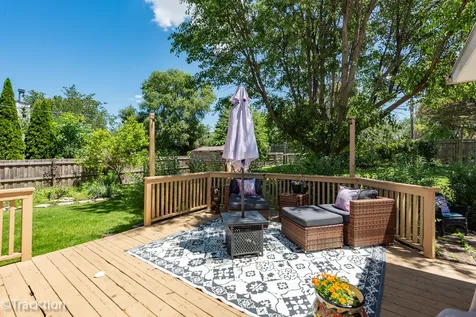 360 Lakeview Drive Aurora IL 60506