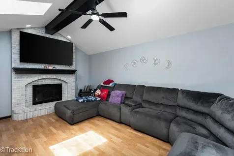 360 Lakeview Drive Aurora IL 60506