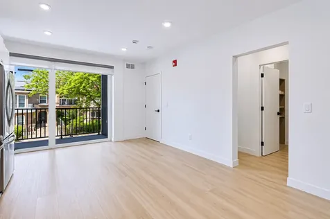 948 West Sunnyside Avenue Chicago IL 60640