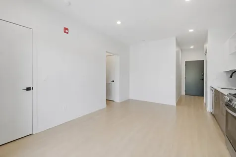 948 West Sunnyside Avenue Chicago IL 60640