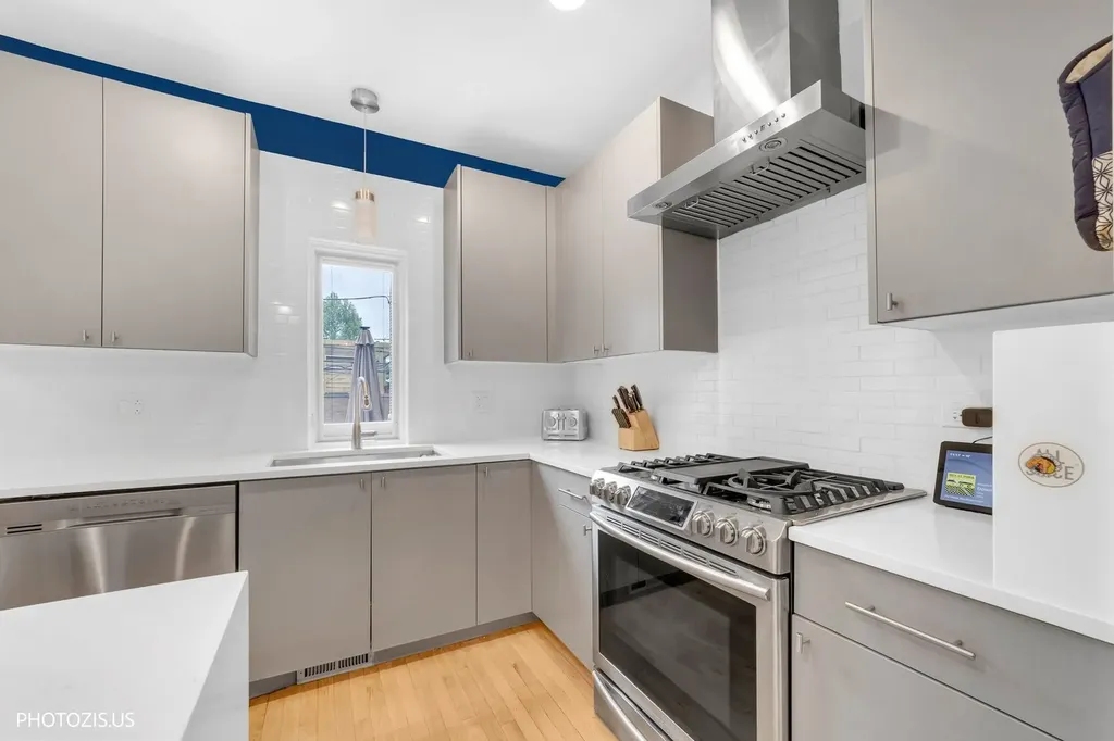 3320 North Racine Avenue Chicago IL 60657