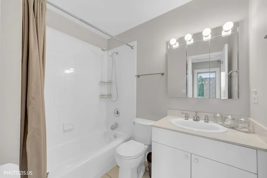3320 North Racine Avenue Chicago IL 60657