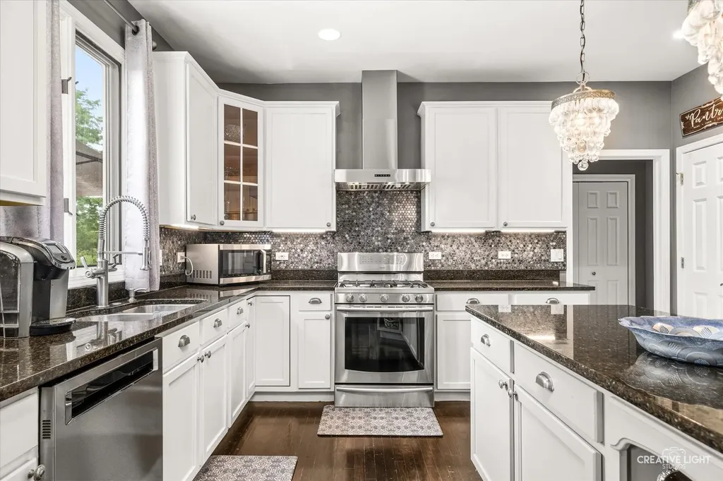 2471 Warwick Court Aurora IL 60503