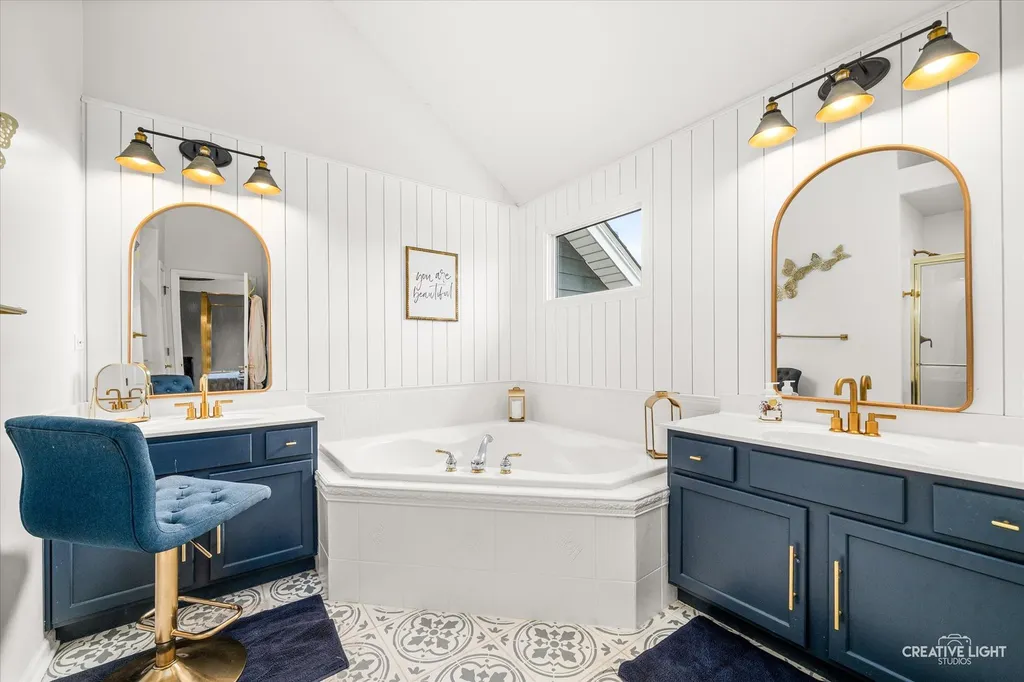 2471 Warwick Court Aurora IL 60503