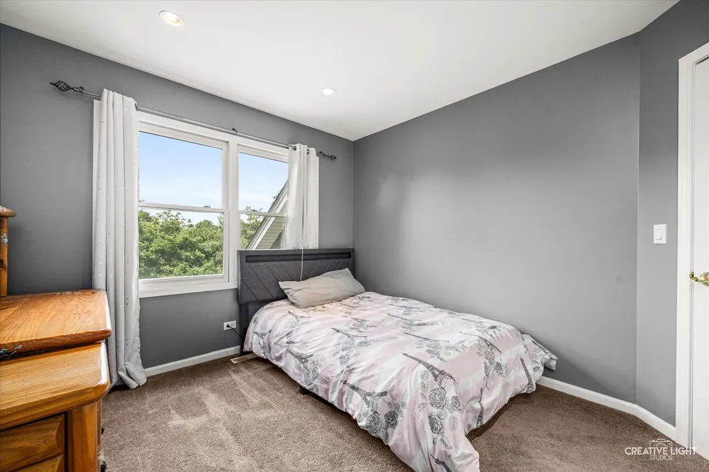 2471 Warwick Court Aurora IL 60503