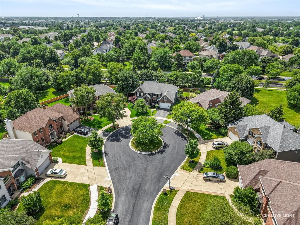 2471 Warwick Court Aurora IL 60503