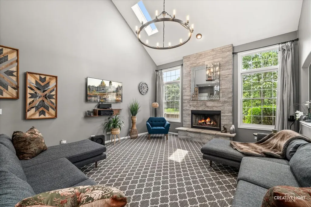 2471 Warwick Court Aurora IL 60503