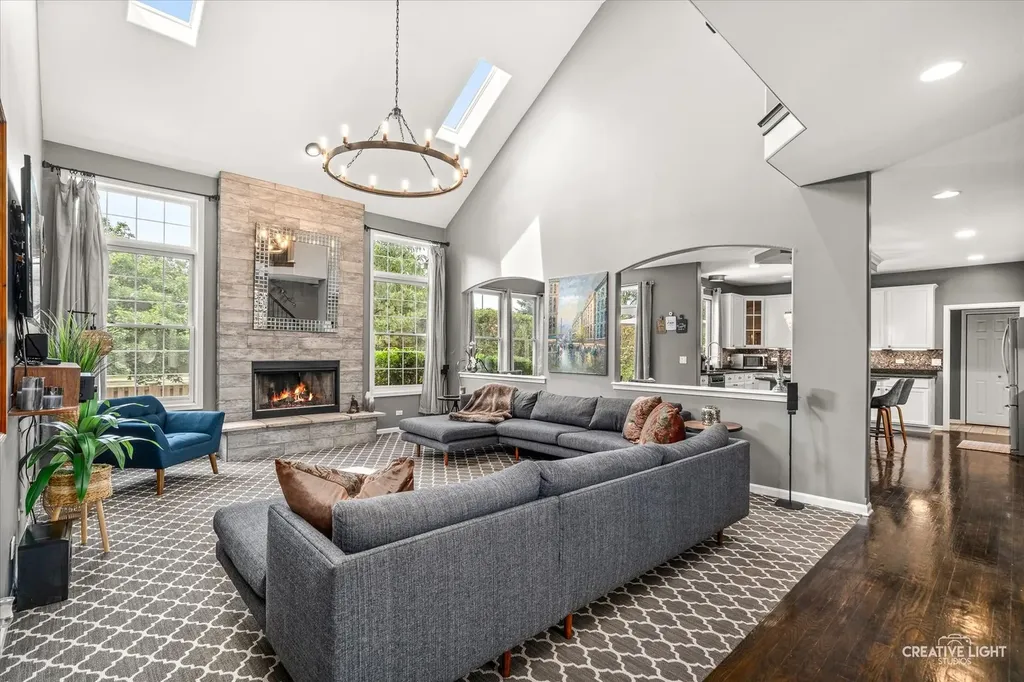 2471 Warwick Court Aurora IL 60503