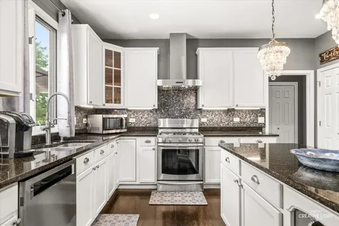 2471 Warwick Court Aurora IL 60503