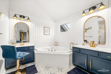 2471 Warwick Court Aurora IL 60503