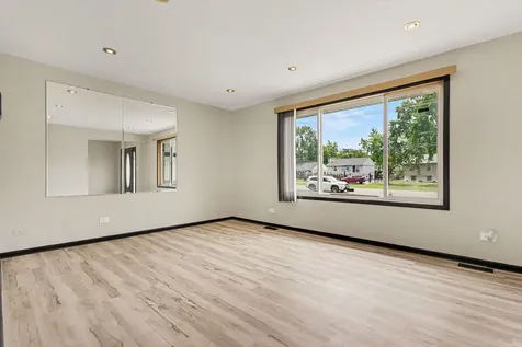 2837 East 223rd Street Sauk Village IL 60411