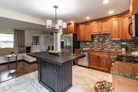 689 Laurel Avenue Wauconda IL 60084