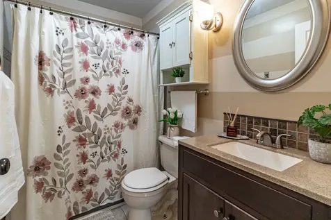 689 Laurel Avenue Wauconda IL 60084
