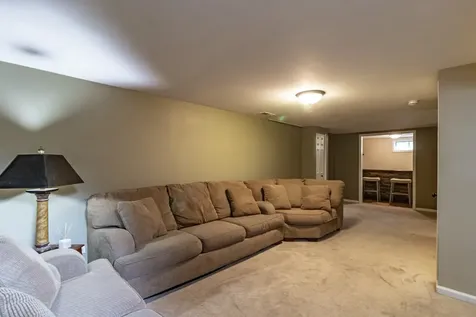 689 Laurel Avenue Wauconda IL 60084