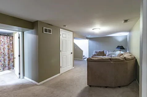 689 Laurel Avenue Wauconda IL 60084