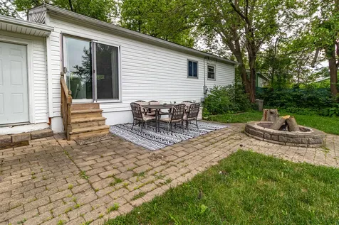 689 Laurel Avenue Wauconda IL 60084