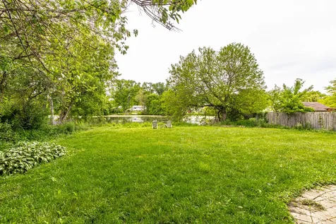 689 Laurel Avenue Wauconda IL 60084
