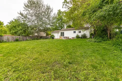 689 Laurel Avenue Wauconda IL 60084