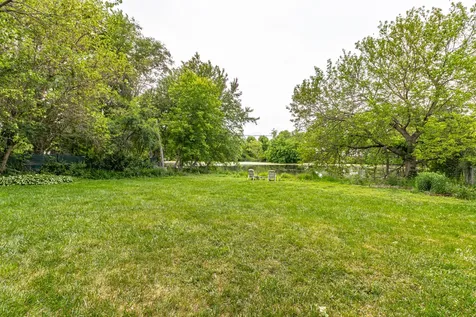 689 Laurel Avenue Wauconda IL 60084