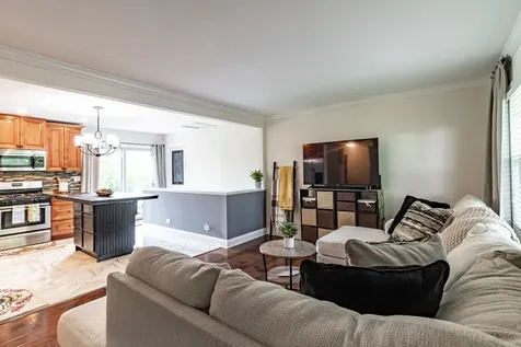 689 Laurel Avenue Wauconda IL 60084