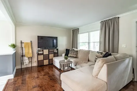 689 Laurel Avenue Wauconda IL 60084