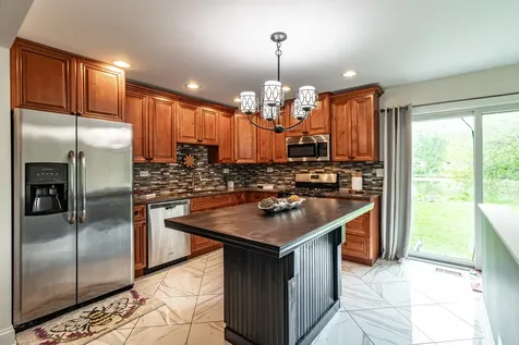 689 Laurel Avenue Wauconda IL 60084