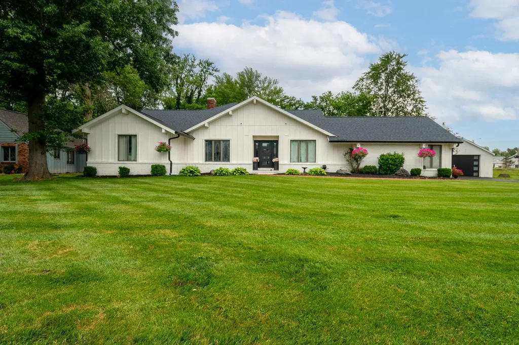 3302 West Lakeview Road Marion IL 62959
