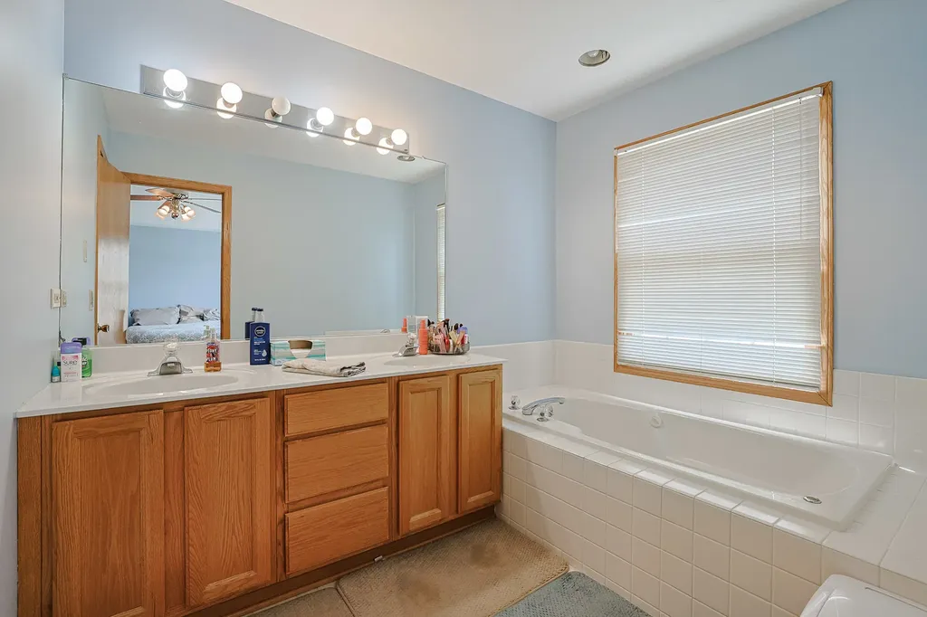 11194 Algonquin Road Huntley IL 60142