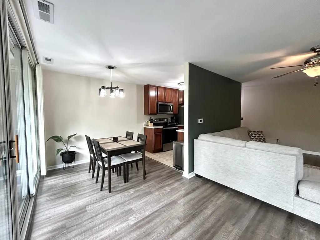 6010 Oakwood Drive Lisle IL 60532