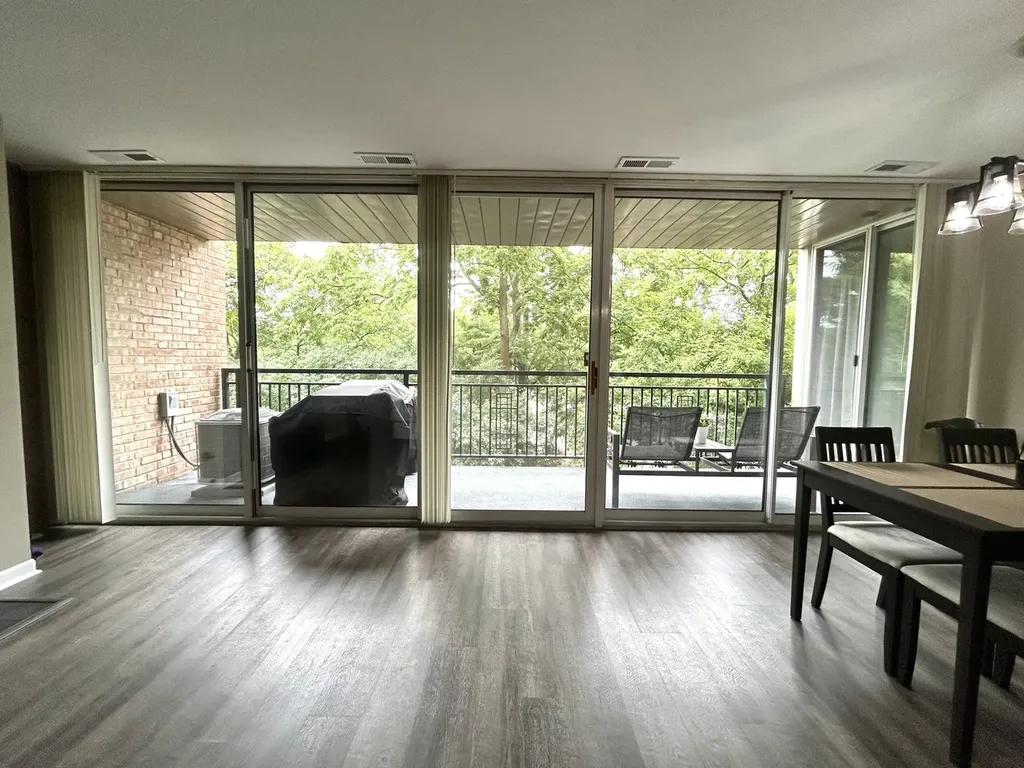 6010 Oakwood Drive Lisle IL 60532