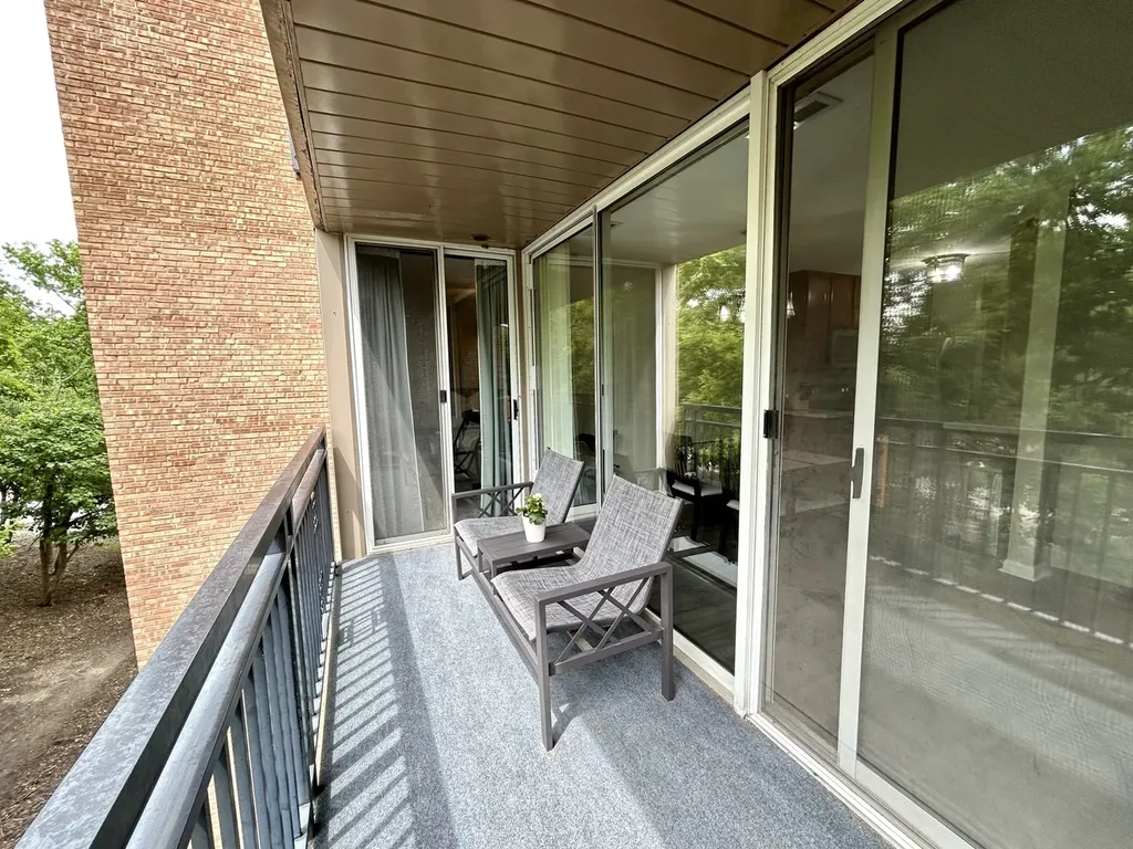 6010 Oakwood Drive Lisle IL 60532