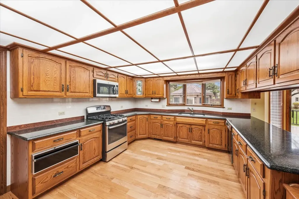 6037 Dunham Road Downers Grove IL 60516