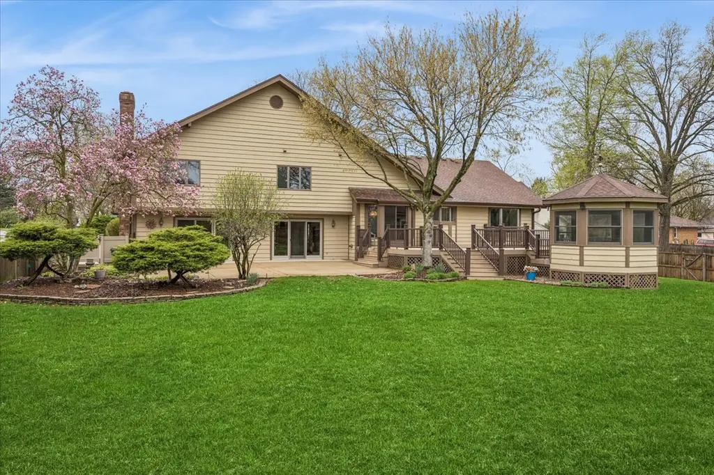 6037 Dunham Road Downers Grove IL 60516