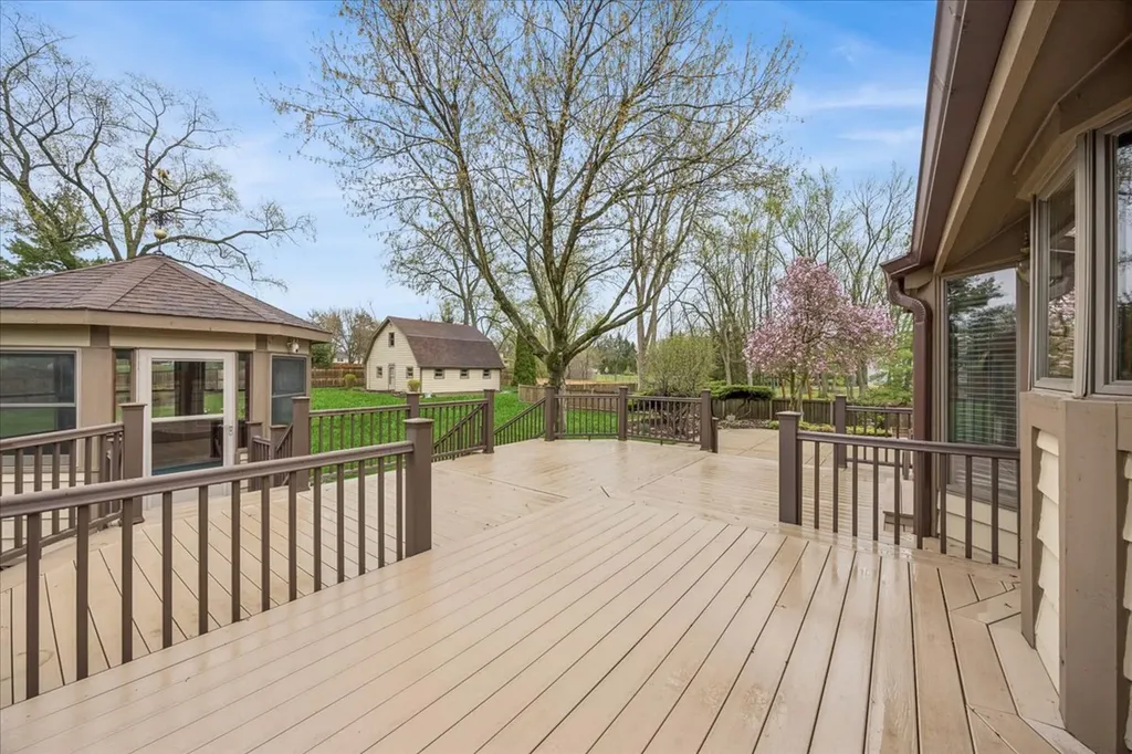 6037 Dunham Road Downers Grove IL 60516