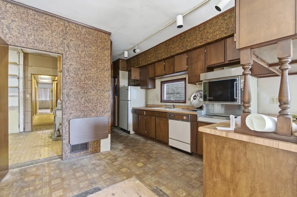 2643 West 51st Street Chicago IL 60632