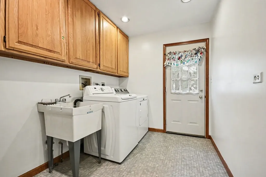 7221 Webster Street Downers Grove IL 60516