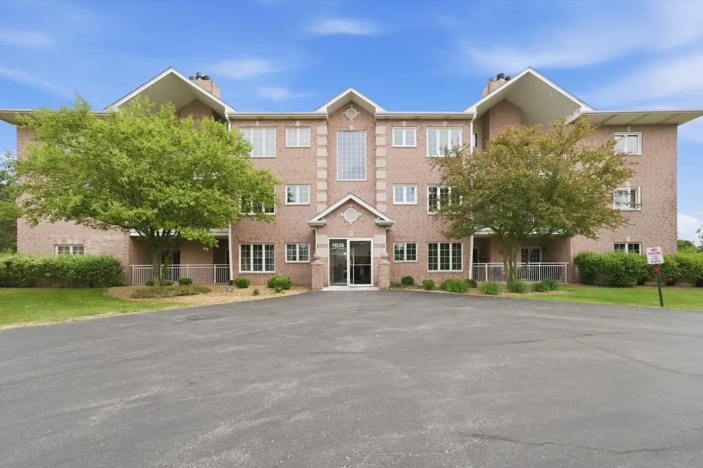 11535 Settlers Pond Way Orland Park IL 60467