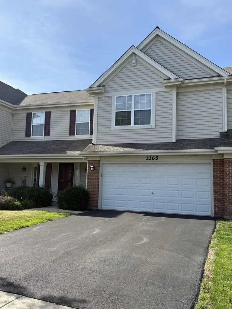 2265 Pembridge Drive Lake In The Hills IL 60156