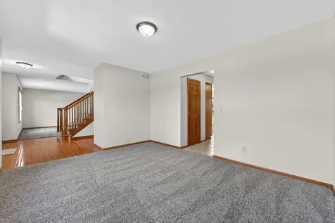 676 Elberon Way Roscoe IL 61073