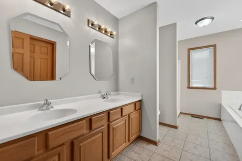 676 Elberon Way Roscoe IL 61073