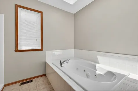676 Elberon Way Roscoe IL 61073