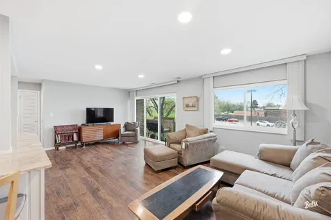 925 Spring Hill Drive Northbrook IL 60062